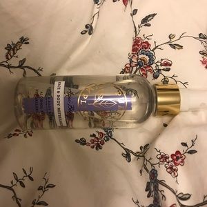 Bath and body works face and body refresher spray